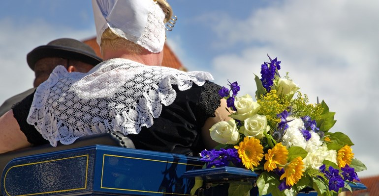 sjees rijden zeeuwse klederdracht