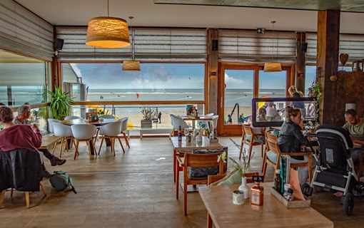 Vrouwenpolder restaurant strand beachclub