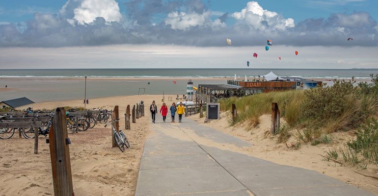 Vrouwenpolder strand branding